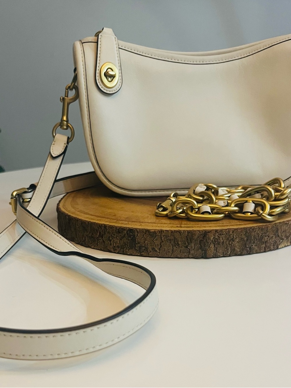 Coach Classic Cream Shoulder/Crossbody Bag with Gold Chain Swinger - Picture 2 of 8